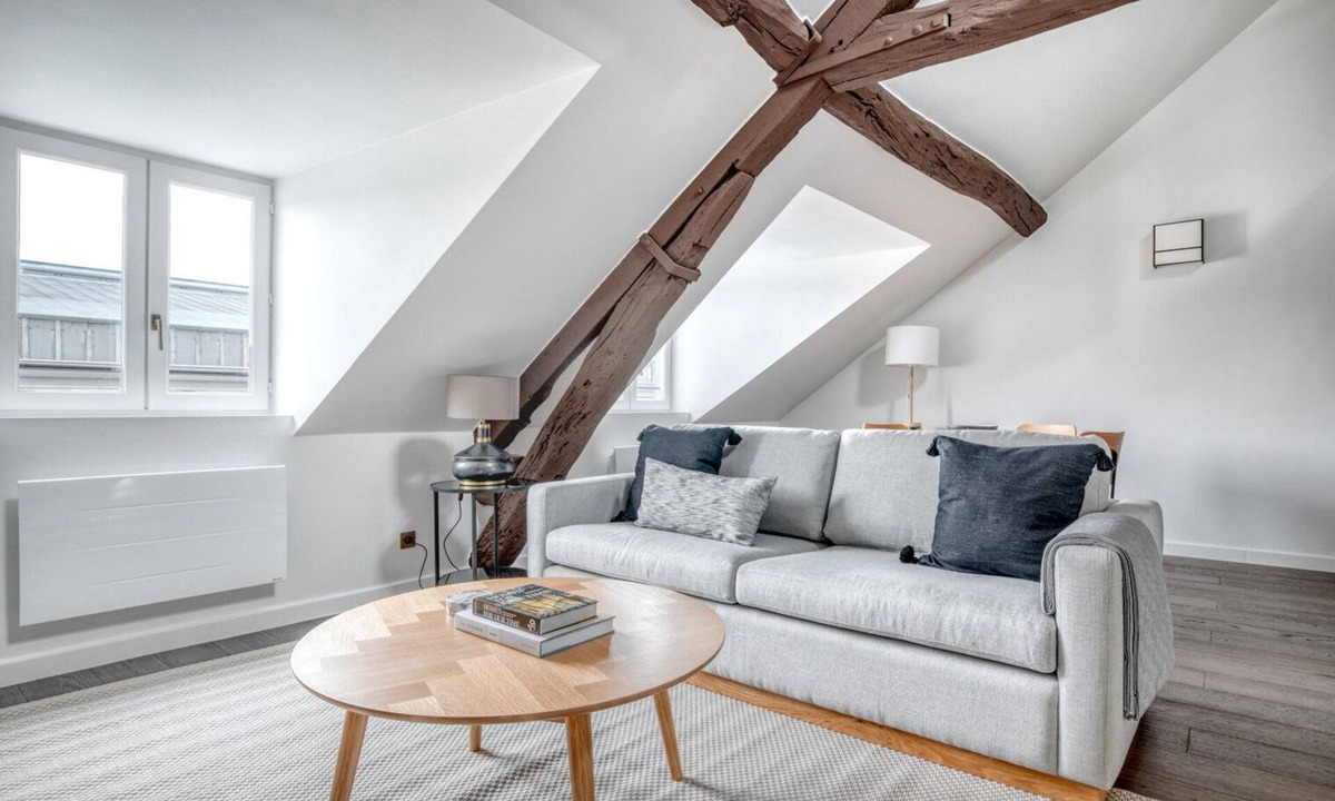 Quartier de la Place-Vendome Apartment | Blueground | Vendome/Saint Honoré, furnished, a/c