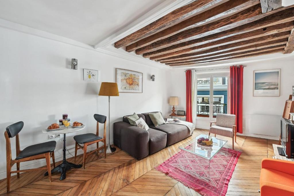 2nd Arrondissement Apartment | BnBNova - 1BR - Opéra & Palais Royal Gardens