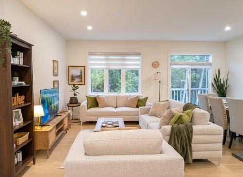 Bobcaygeon House | Bobcaygeon Bungalow, Near Lake, Sleeps 8