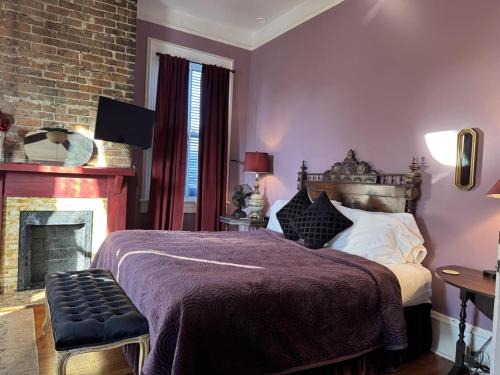 Treme Bed & Breakfast | Boutique Guesthouse King Suite balcony and Pool