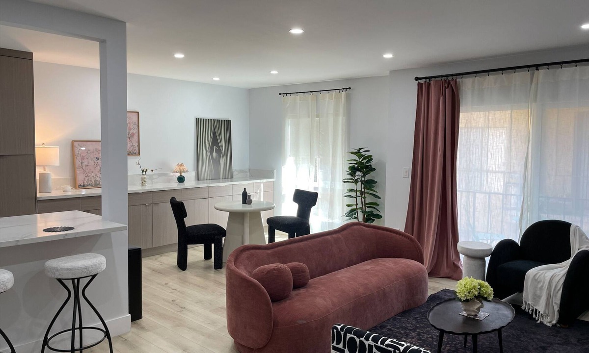 Hollywood Condo | BRAND NEW Hollywood condo, near Runyon Canyon. Free parking