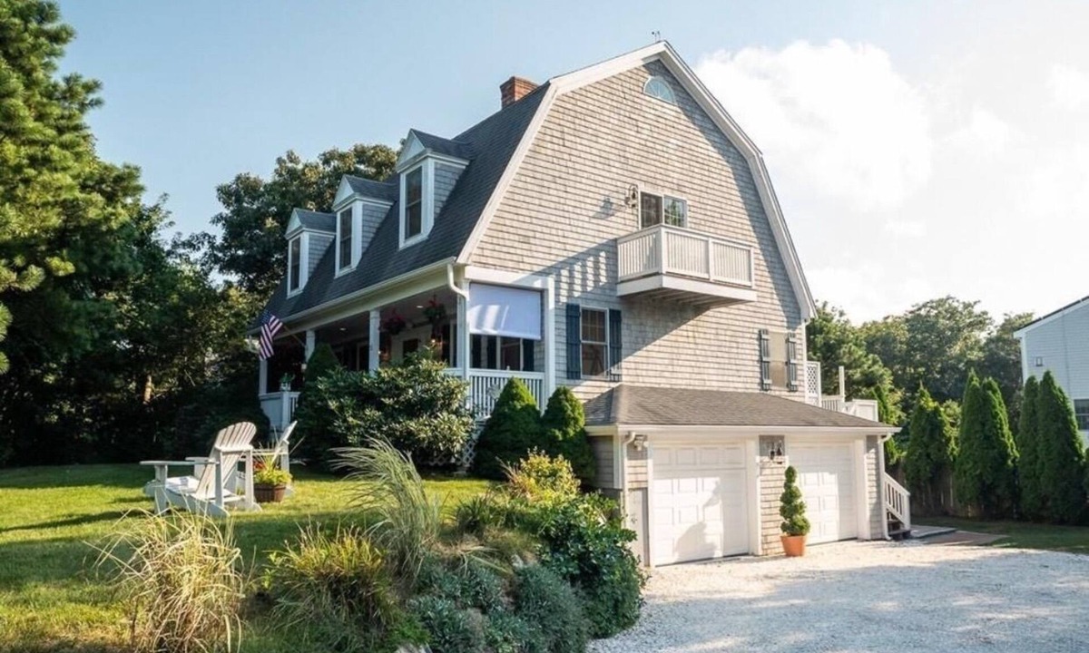 Cedar Bushes House | Breezy Ocean Dreams...15 Steps to a Private Beach.. Manomet/Plymouth MA