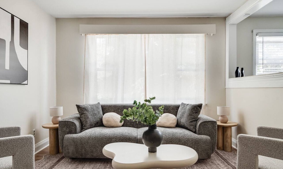 Sunnyside Apartment | Bright 1BR Near Queen’s, KGH & Waterfront!