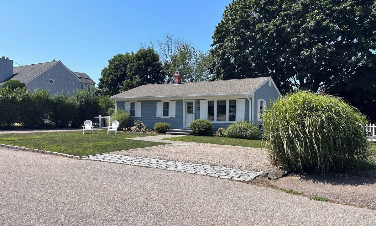 Bonnet Shores House | BRIGHT AND AIRY HOUSE IN BEAUTIFUL BONNET SHORES