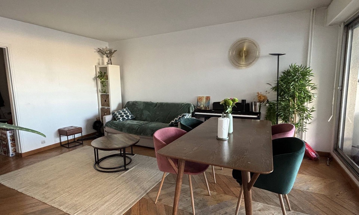 20th Arrondissement Apartment | Bright apartment with terrace