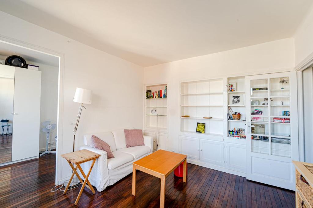 Amerique Apartment | Bright appt near BELLEVILLE