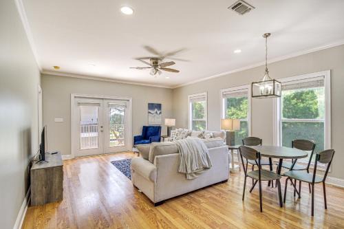 Biloxi House | Bright Biloxi Condo: Walk to the Beach!