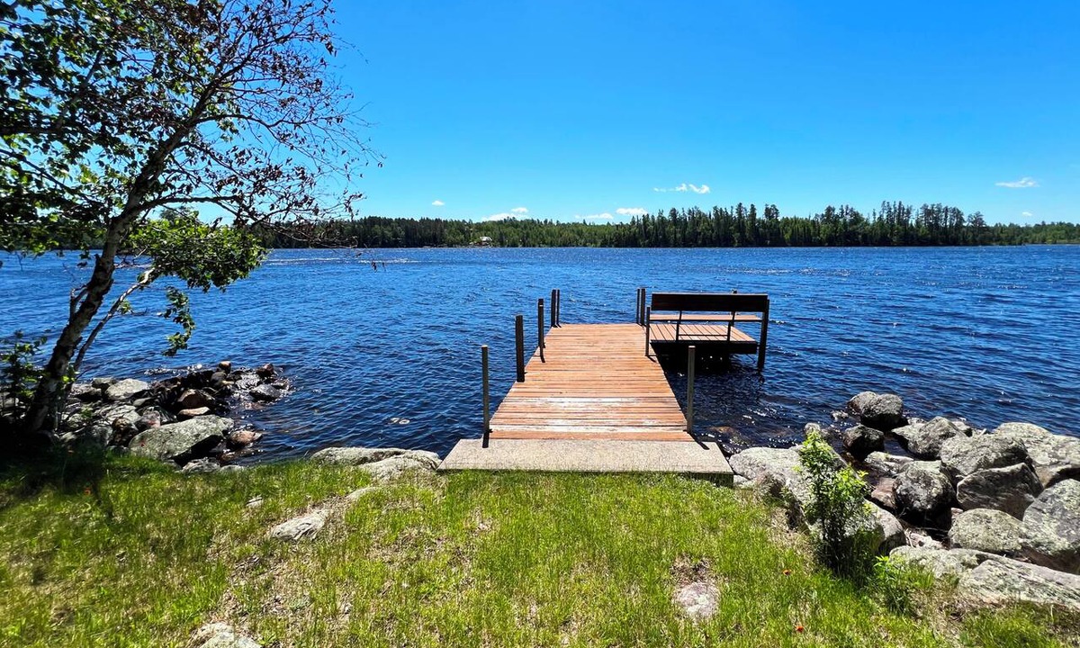 Ely Cabin | Bright & Cheery Lakeside House + Bunkhouse on Bear Island Lake W/Dock! Sleeps 7