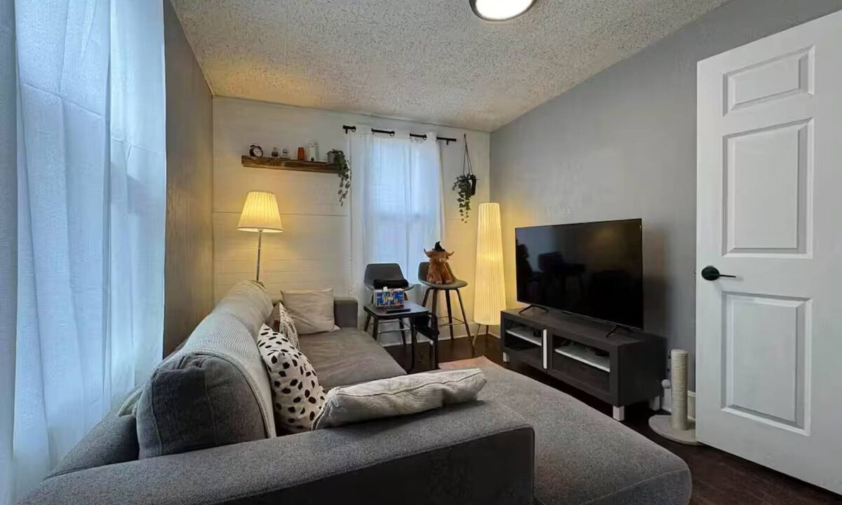 Longfellow House | Bright & Cozy Minneapolis- Close to Downtown
