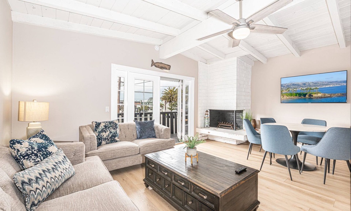 West Newport House | Bright Modern 6BR Vacation Home | 1 Block to Beach!