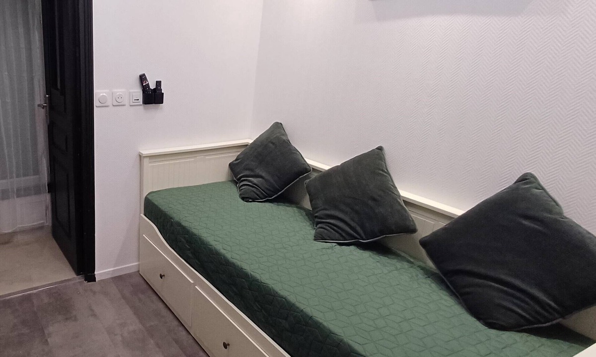 Saint-Ouen Apartment | Bright small studio Paris Saint Ouen - Line 14 &13