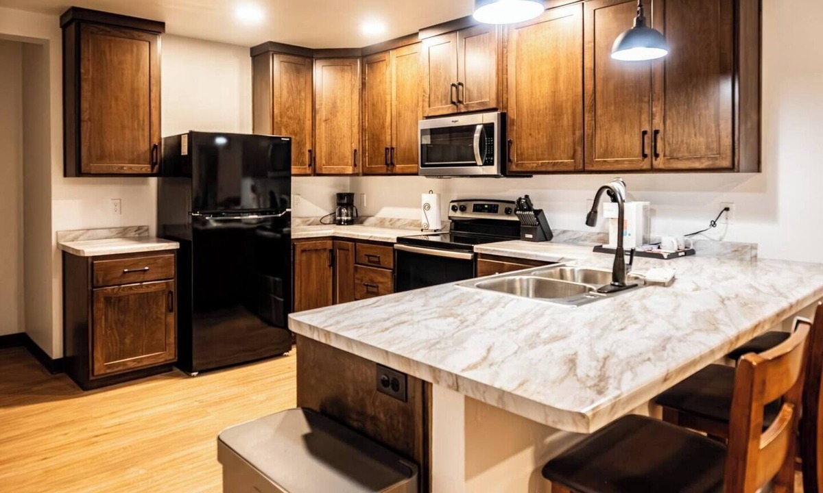 Brillion Apartment | Brillion 2‑Bedroom Suite w/Full Kitchen Near Ariens – Unit #6
