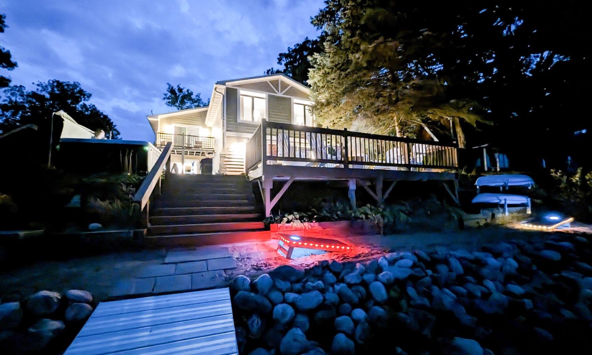 Wautoma House | Bring the entire Family to Silver Lake!
