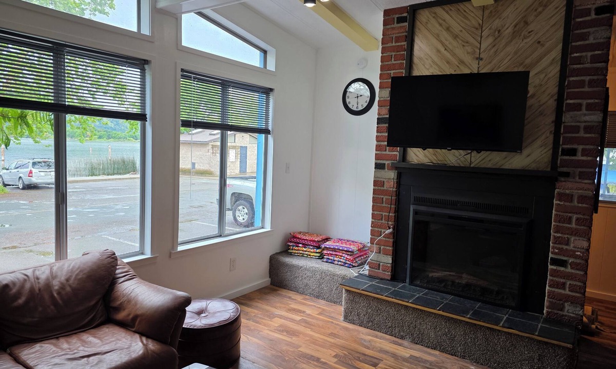 Clear Lake House | Buddha's Bunk House across from the Clearlake Oaks Boat Launch