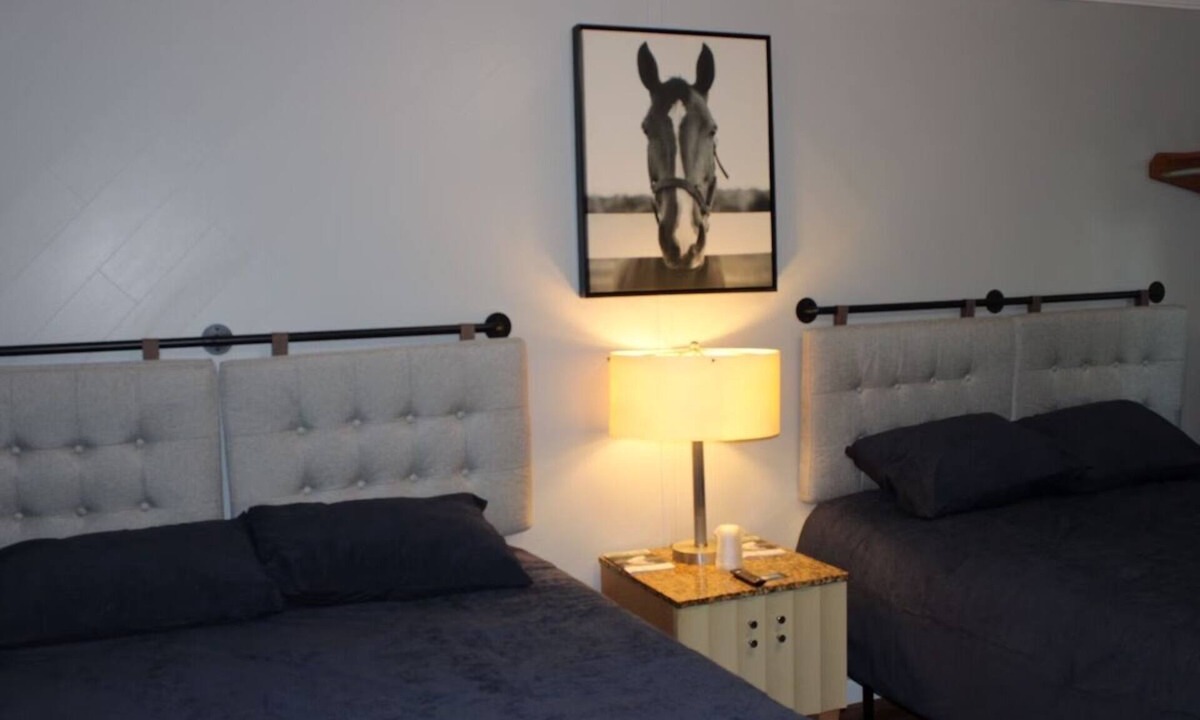 Random Lake Hotel | Budget Room in Peaceful Area Near Washington County Fairgrounds + BBQ Spot
