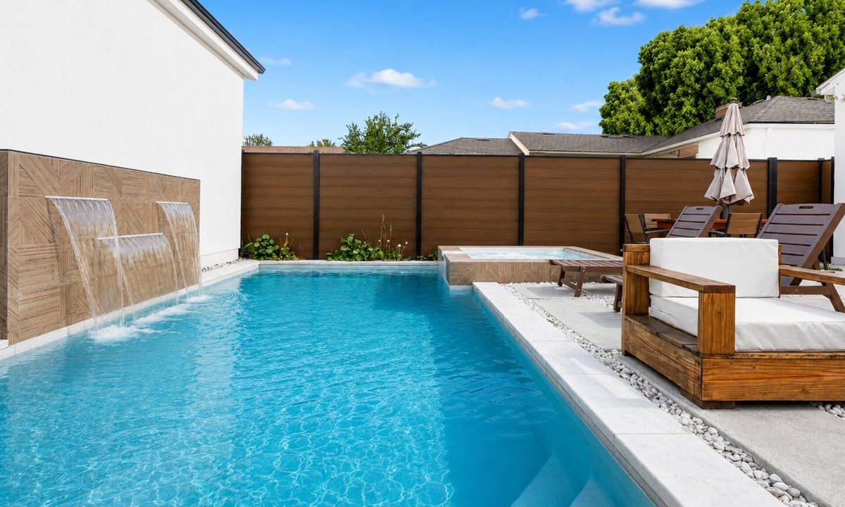 Burbank House | Burbank Getaway