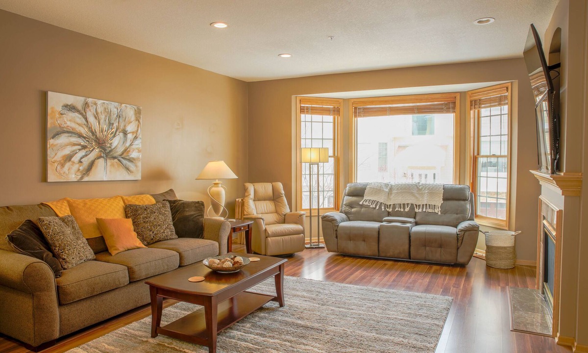 Minnetonka House | Business trip & couples friendly, 9 Miles to MPLS, Attached Garage, King Beds