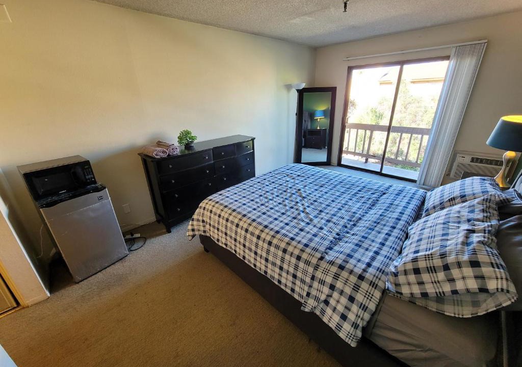 Pico - Robertson Hotel | (C05) Relaxed Unit with Private Bath