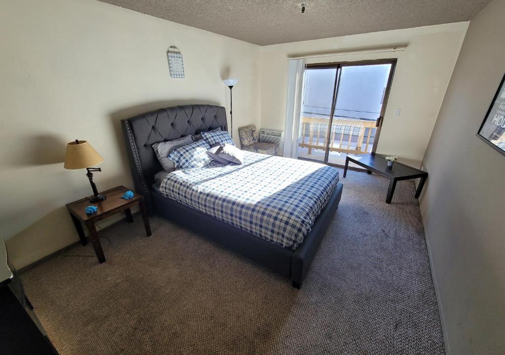 Pico - Robertson Hotel | (C19) LA/Beverly Hills Hotel Style Suite