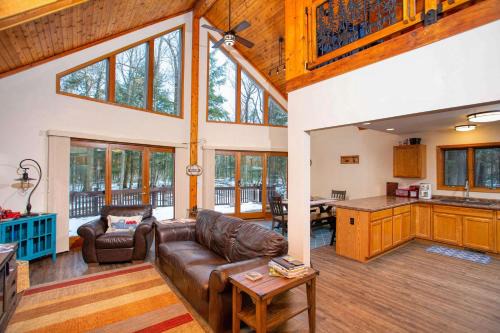 Sturgeon Bay House | Cabin in the Woods by Simple Life Rentals
