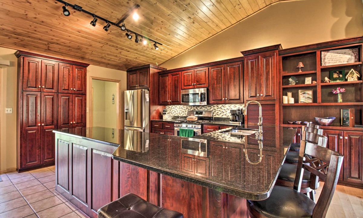 Breezy Point Cottage | Cabin w/Fire Pit & Movie Room, 1 Mi to Lake