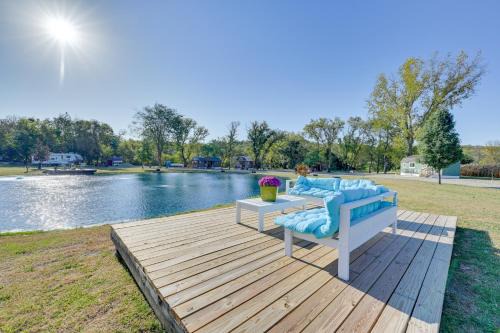 Austinville Apartment | Cabin w/Trail & Pond Access in Steamboat Rock!