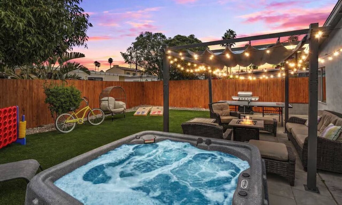 Pierpont Bay Apartment | Calypso Breeze, Hot Tub, Fire Pit, Games, 2 King Bed, 1 Minute Walk to the Beach