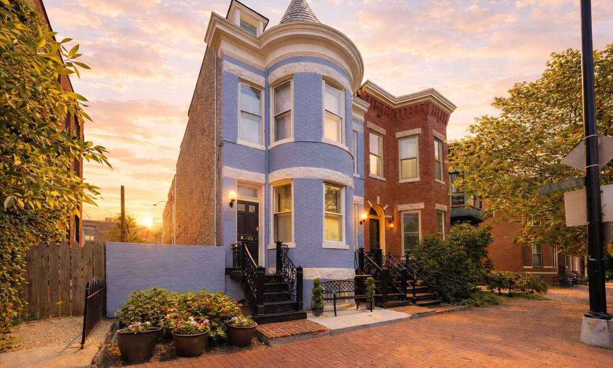 Capitol Hill House | Capitol Hill, 9 Windows, FREE PARKING, Metro