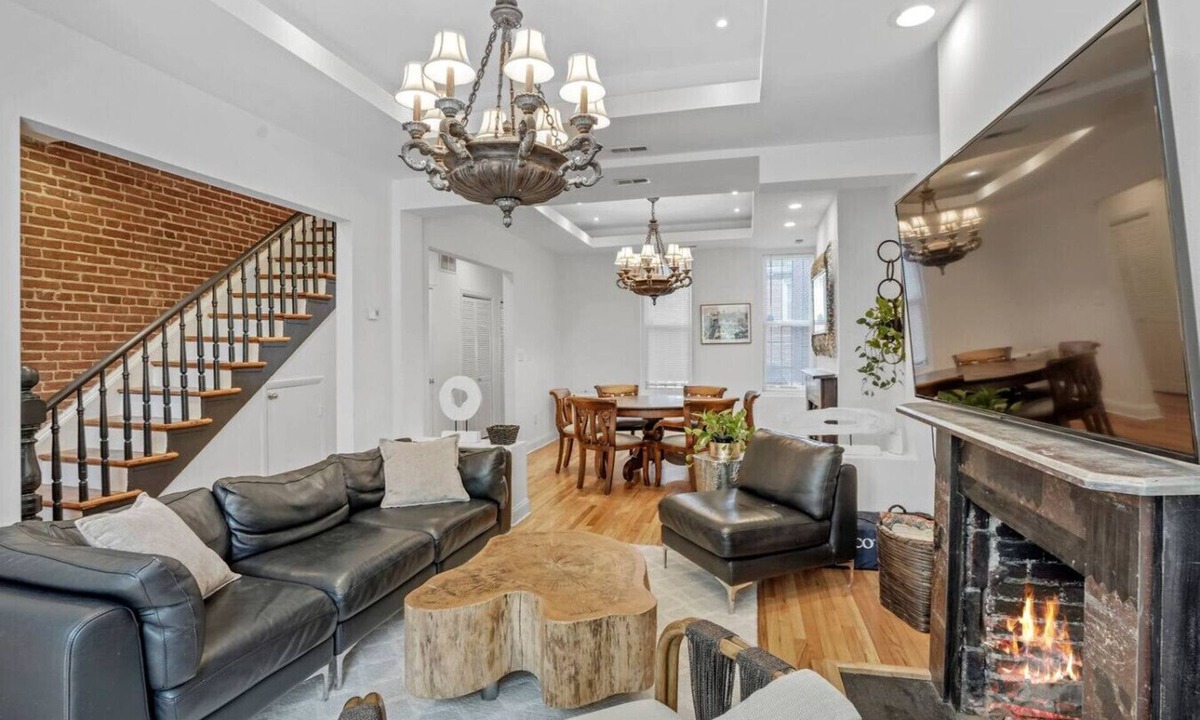 Truxton Circle Villa | Capitol View 3BR Rowhouse | Convention Center Shaw