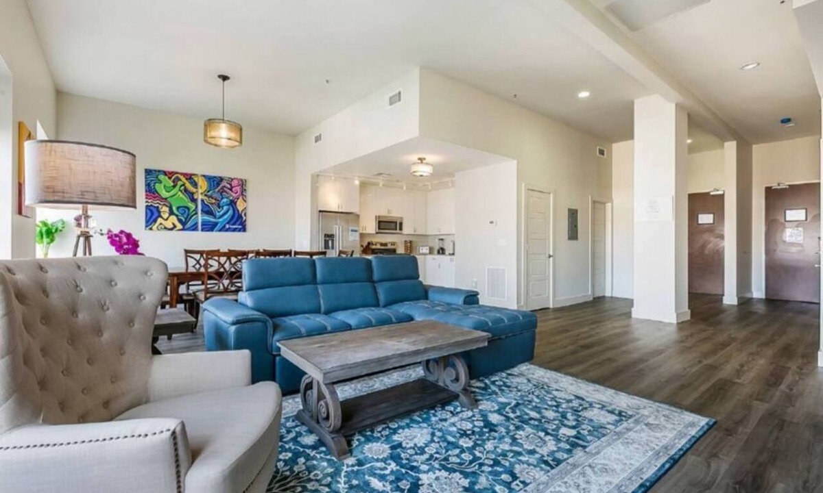 Central Business District Hotel | Captivating Condo 5-minute Walk to French Quarter