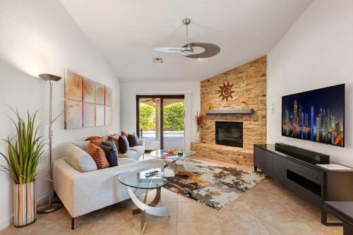 Racquet Club South House | Casa de Arcos with Private Hot Tub