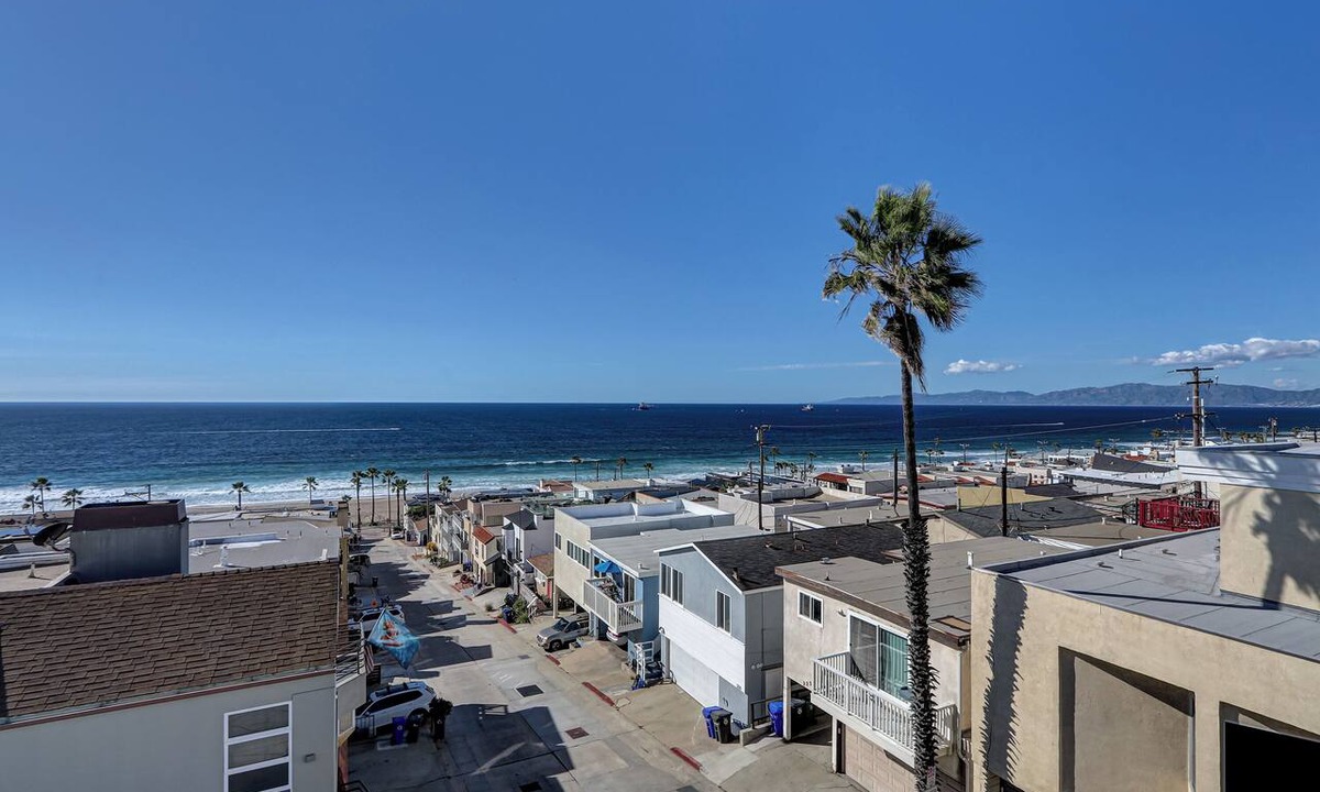 Sand Section Apartment | CasaBella- Ocean Breeze in El Porto suite