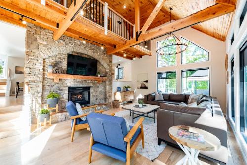 Mountainside House | Castle Off the Shore
