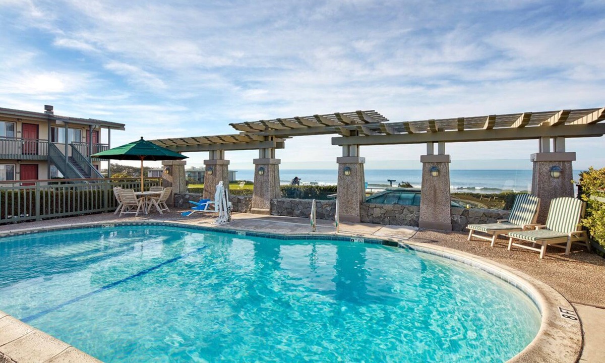 San Simeon Hotel | Cavalier Oceanfront Resort | Premium King & Fireplace | Coastal Adventures