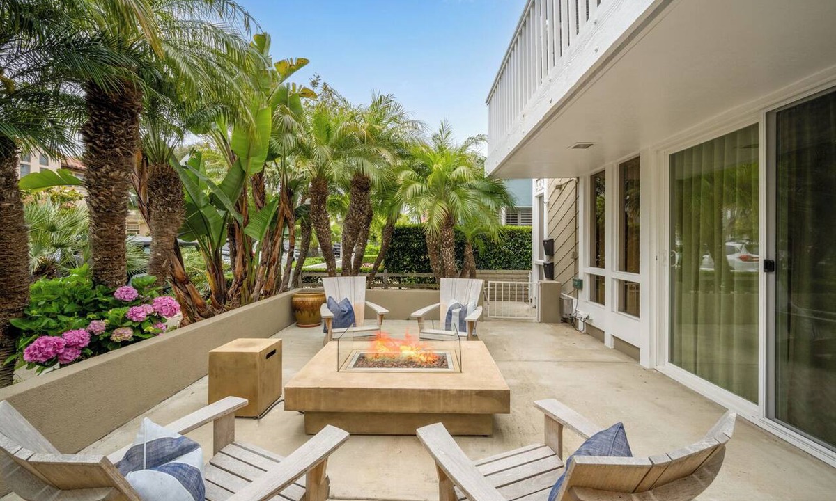 Corona del Mar Apartment | CDM Retreat w/Firepit & Fireplace