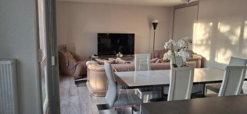 Creil House | Chambre privée dans grand et superbe appartement proche paris