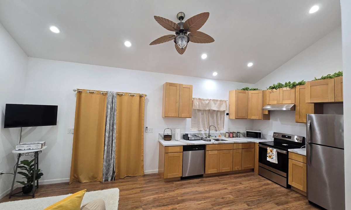 Moreno Valley House | Charming 1-bedroom 500 Sq. Ft. back house in nice neighborhood of Moreno Valley,