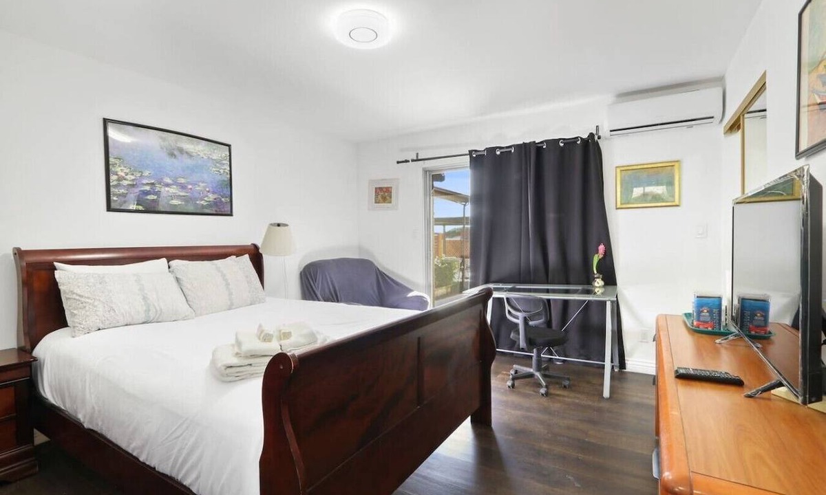 Azusa House | Charming 1 Queen BR 1 private Bath Suite/METRO