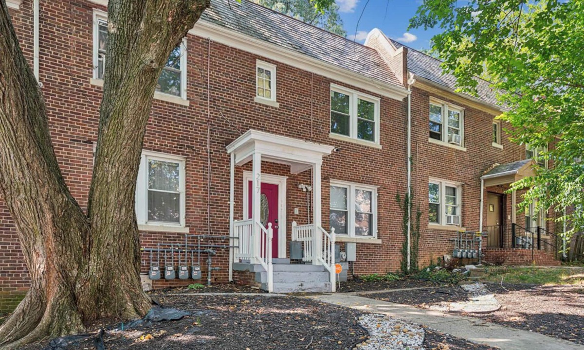 Edgewood Apartment | Charming 2-bedroom apartment in Prime Location Washington with WiFi, AC