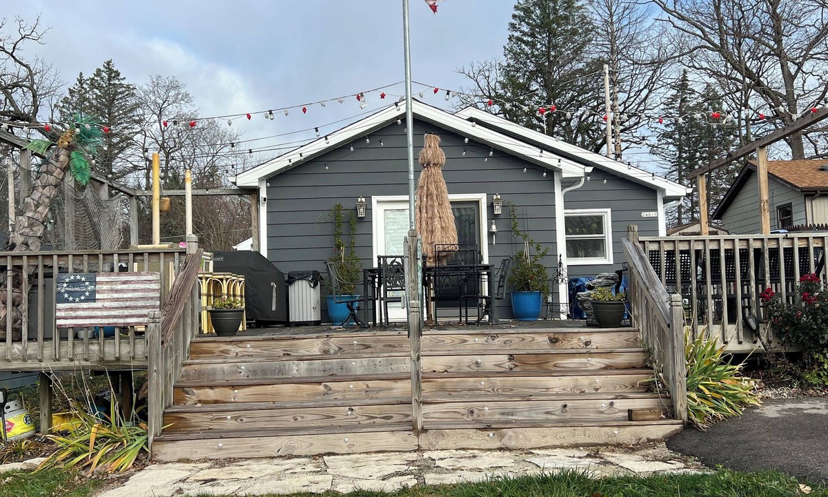 Paddock Lake House | Charming 2-bedroom Channel house and kayaks in Paddock Lake