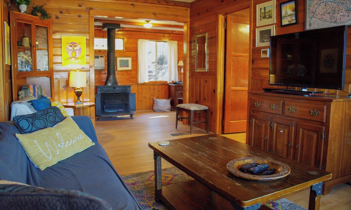 Mountain Club Cottage | Charming 2-bedroom cottage with WiFi, AC in awesome Prescott