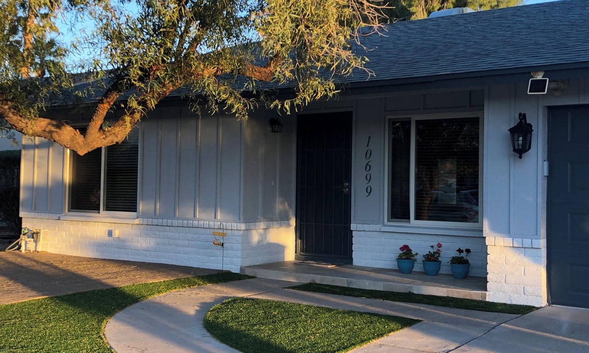 Mary Katherine Estates House | Charming 2-bedroom house in serene Scottsdale with WiFi, AC