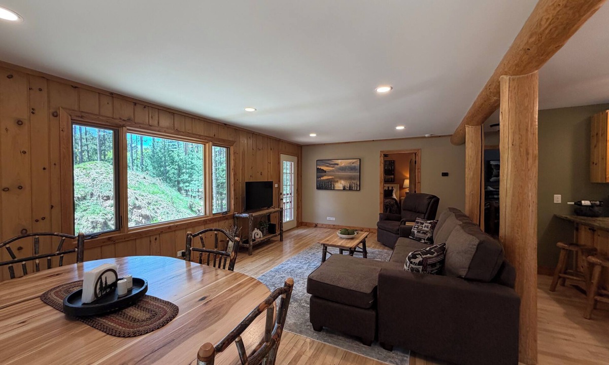 Arbor Vitae Cabin | Charming 3-bedroom cabin in Woodruff perfect for relaxing getaways