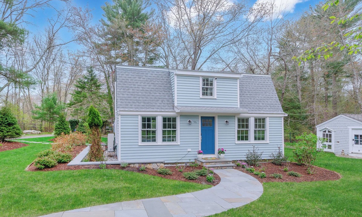 Rochester Cottage | Charming 3-bedroom cottage with WiFi, AC in Rochester