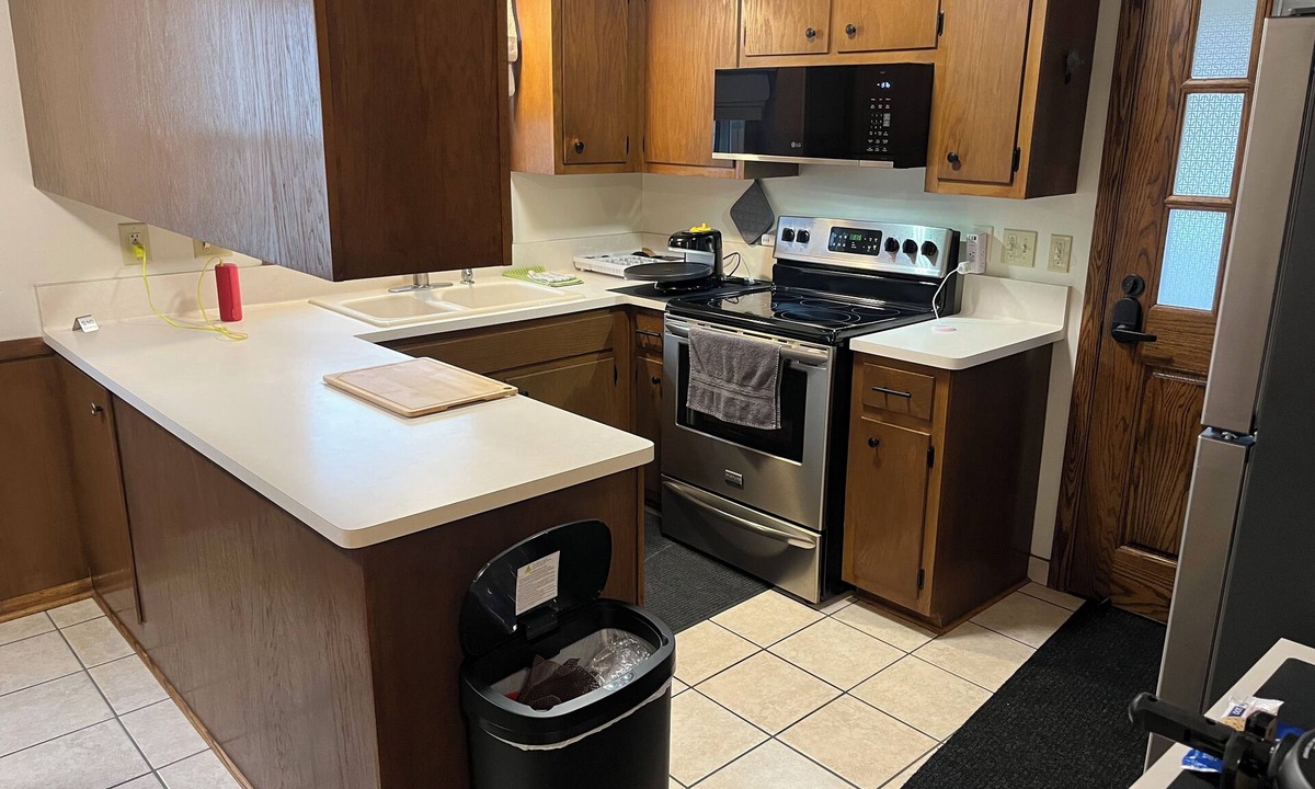 Milwaukee House | Charming 3-bedroom house with WiFi, AC in lovely Bay View