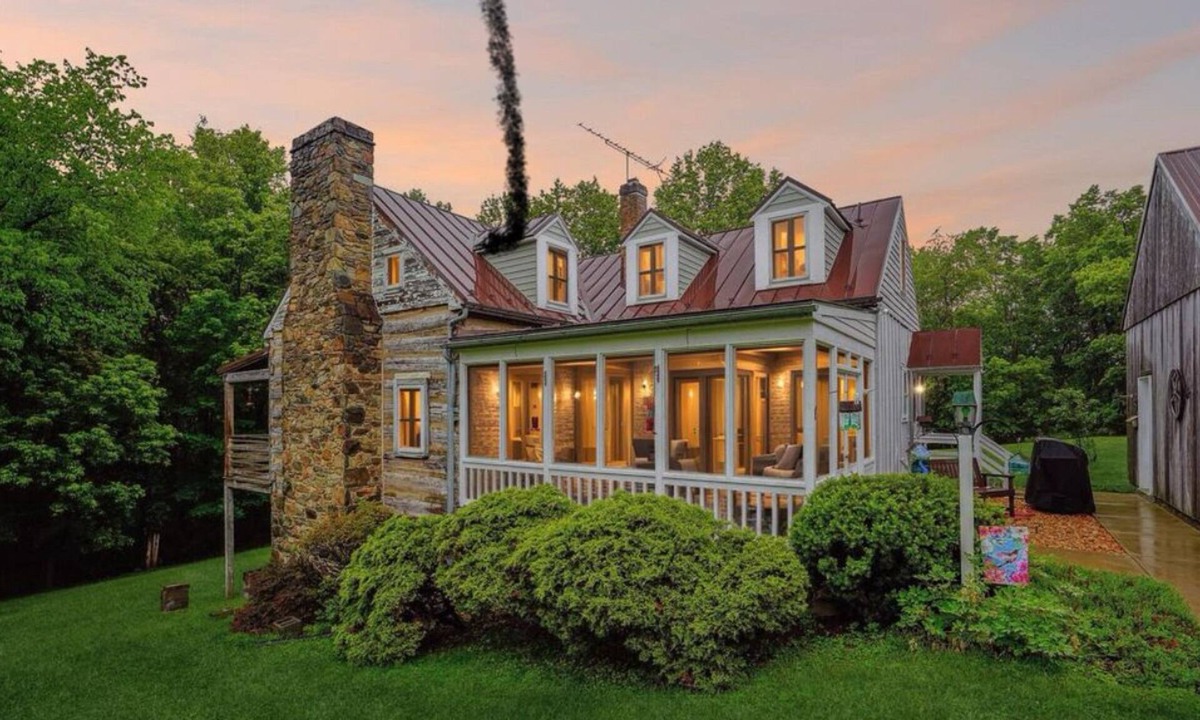 Waterford Cabin | Charming 3-bedroom rebuilt Cabin in Waterford,VA