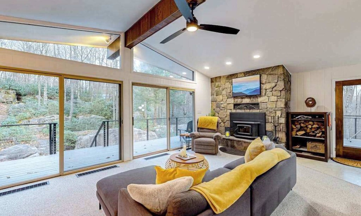 Crellin House | Charming 4BR Home - HOT TUB - Oakland