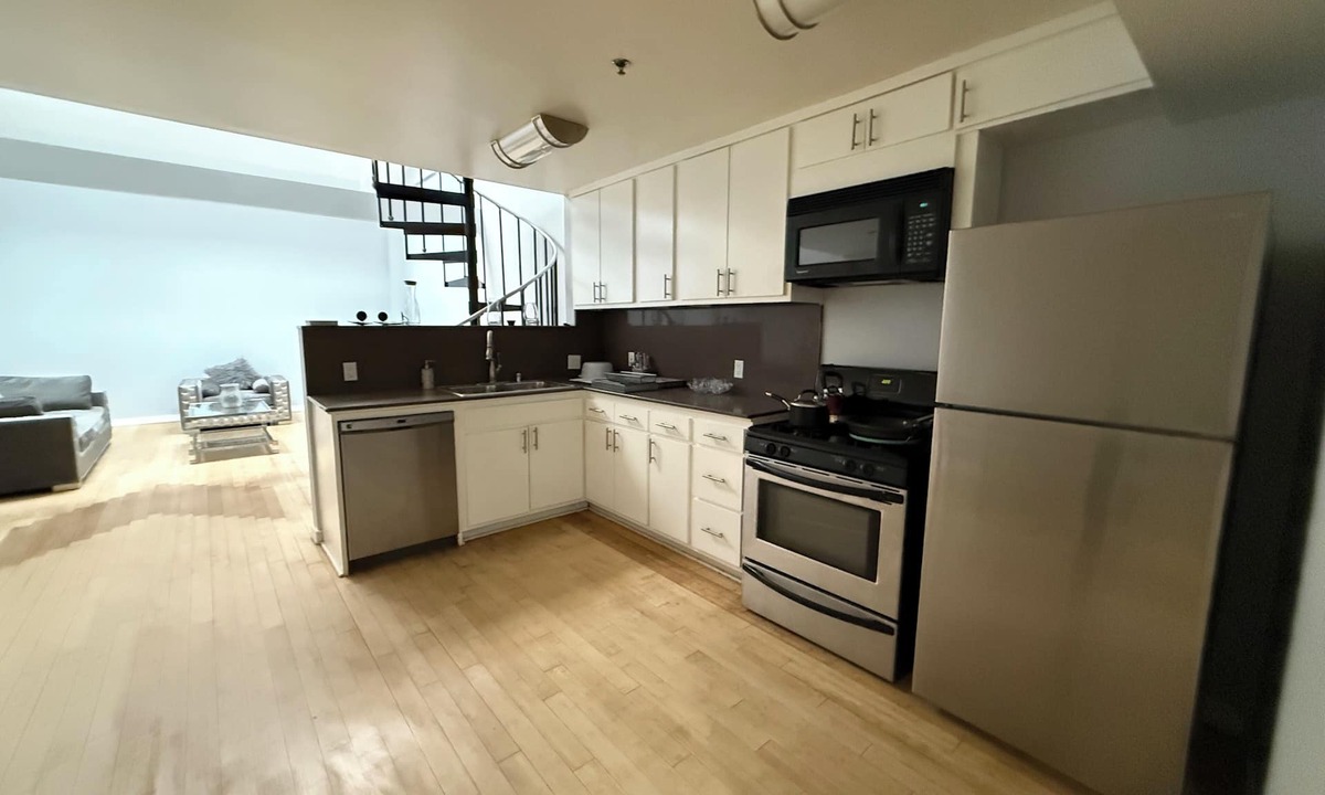 Downtown Los Angeles Apartment | Charming apartment in peaceful Los Angeles with refreshing AC