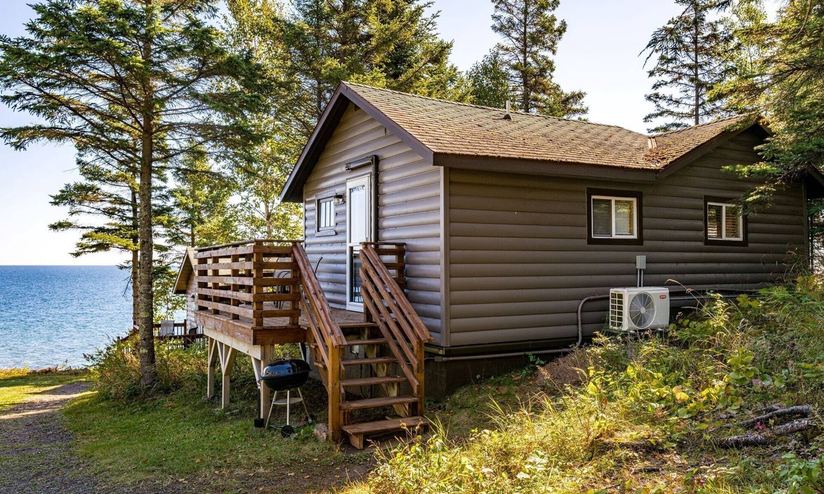 Two Harbors Cabin | Charming cabin only feet from Lake Superior