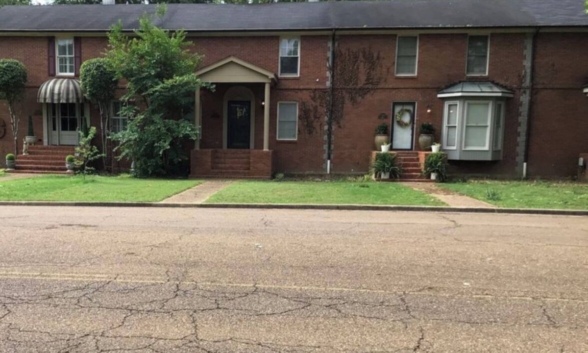 Grenada Condo | Charming condo 3-bedroom 2 bath, 2 living rooms! Stocked kitchen, laundry room